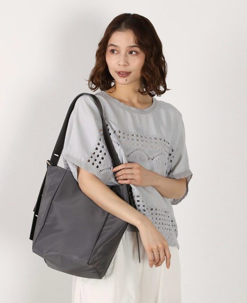 【ナイロンスクエアショルダーバッグ】 詳細画像 グレー 2