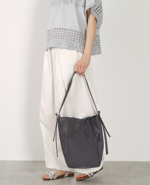 【ナイロンスクエアショルダーバッグ】 詳細画像 グレー 3