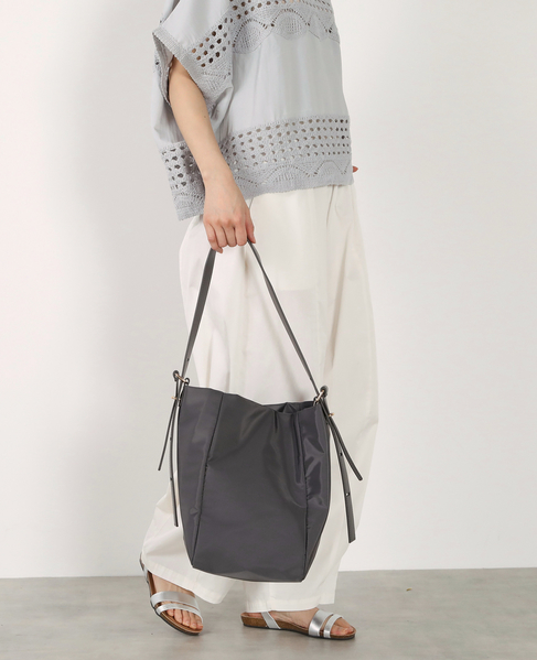 【ナイロンスクエアショルダーバッグ】 詳細画像 グレー 4