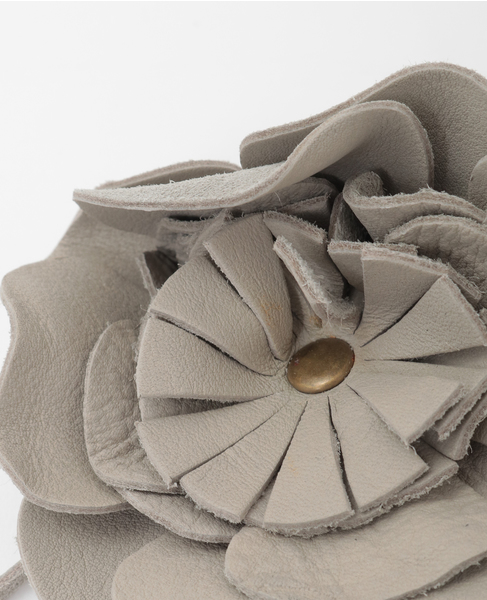 【Ampersand/アンパサンド】フラワーコサージュチャーム 詳細画像 サンドベージュ 3