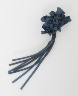 【utilite/ユティリテ】カーネーションのコサージュ