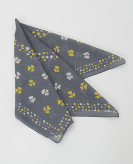 花とランダムドットのパネルスカーフ