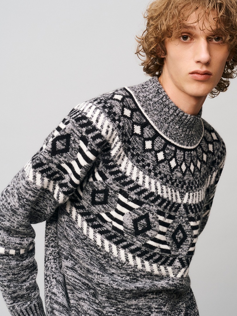 CROSS PATTERN SWEATER