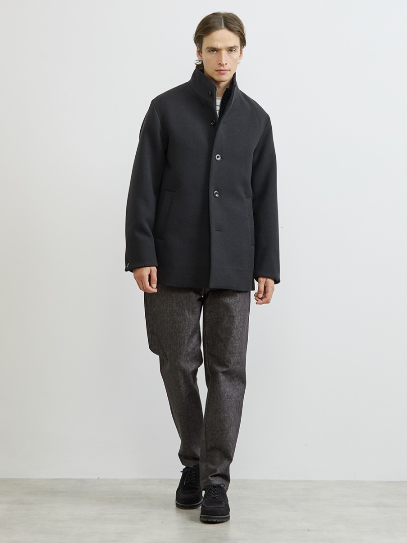 MEN'S MELROSE アヤメルトンスタンドハーフコート（ブラック） 全身スタイリング