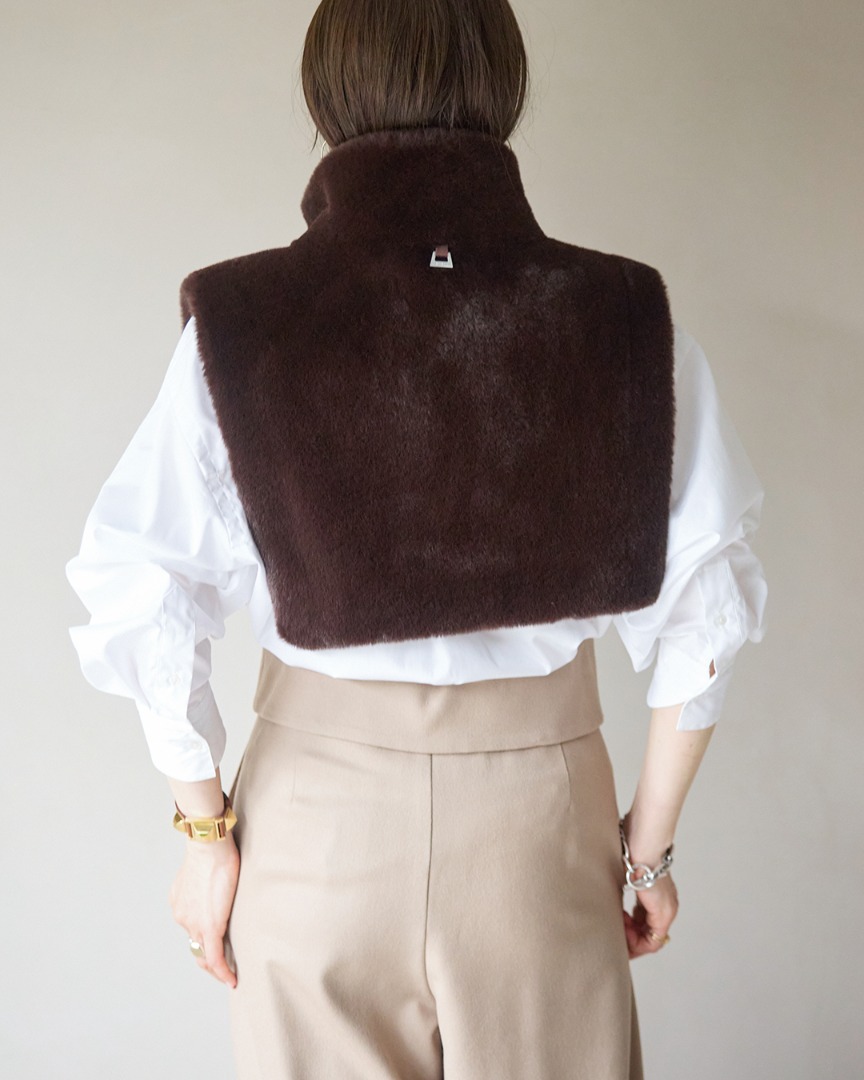 Zip Vestコーディネートのバックシルエット