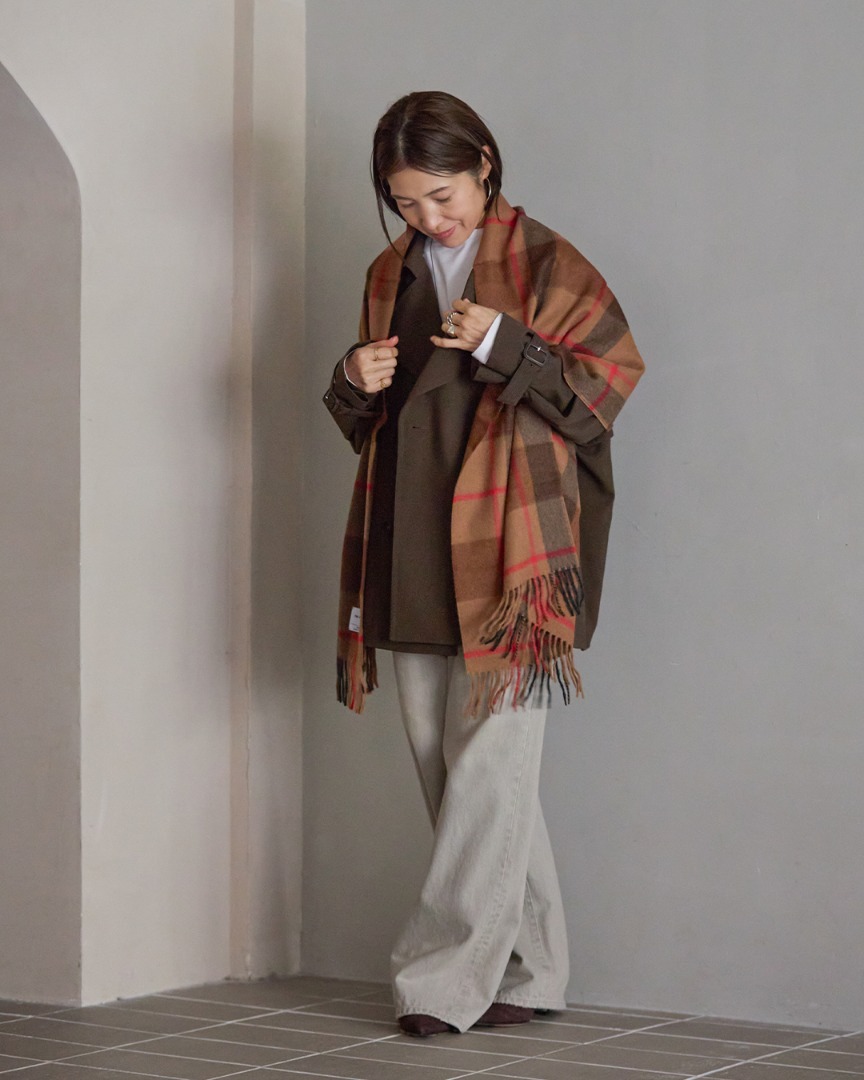 Check Scoleコーディネートの全身シルエット
